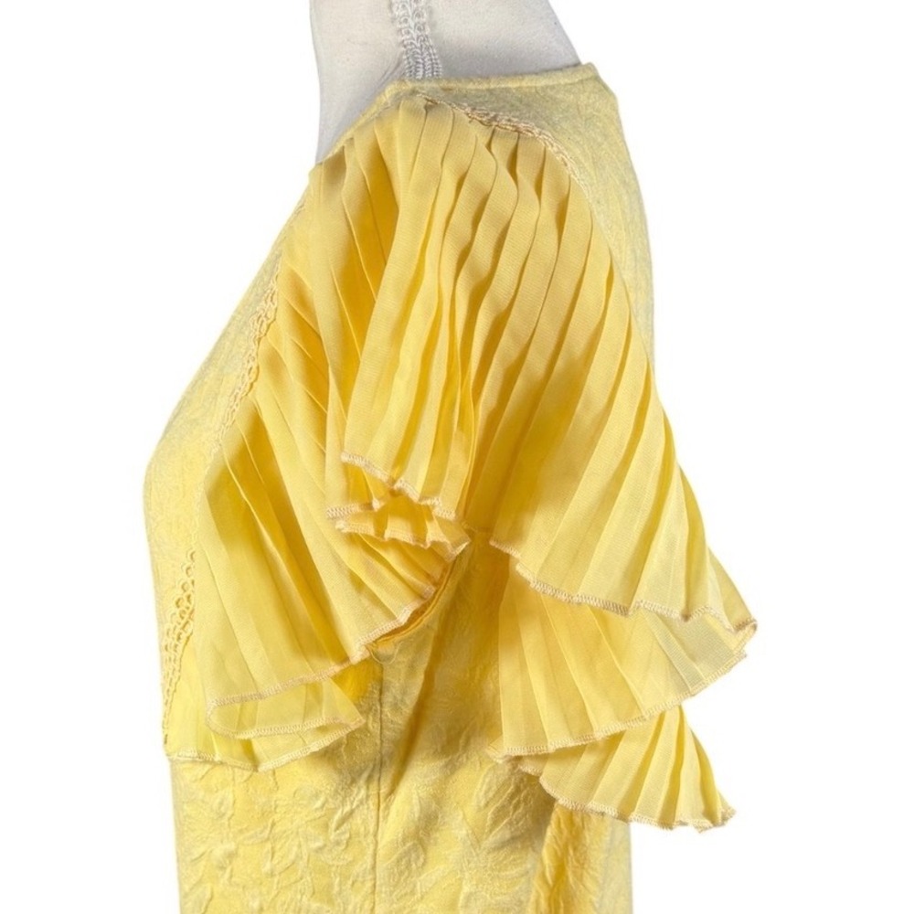 Belldini Pleated Flutter Sleeve Top Womens‎ Medium Yellow Jacquard Lace V-Neck - Picture 4 of 9